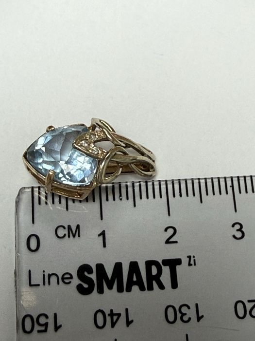 Золотой кулон с топазом