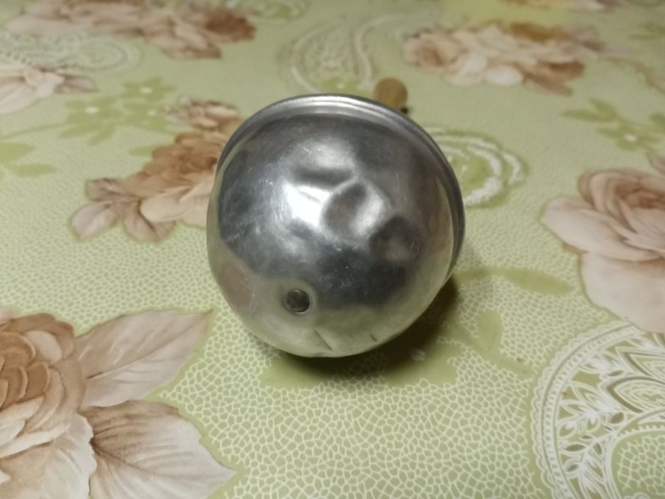 Stary instrument z PRL-u