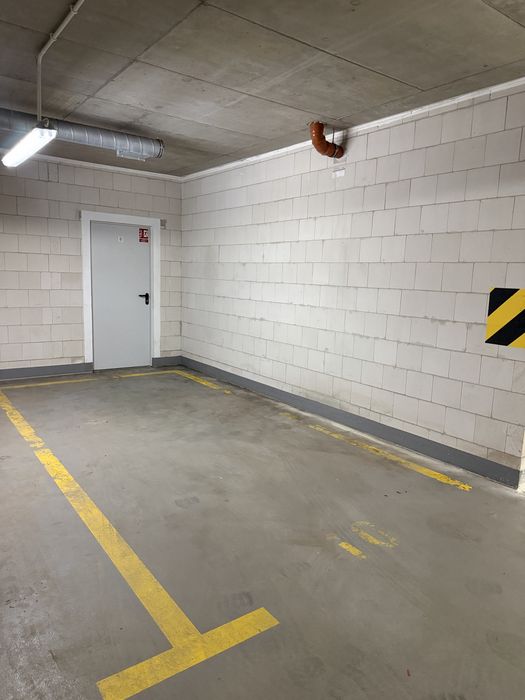 Do wynajęcia komórka lokatorska (ok. 5 m²) + miejsce parkingowe