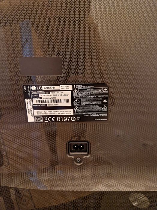 Smart TV UHD Led 49'' - LG + Móvel de TV (como novos)