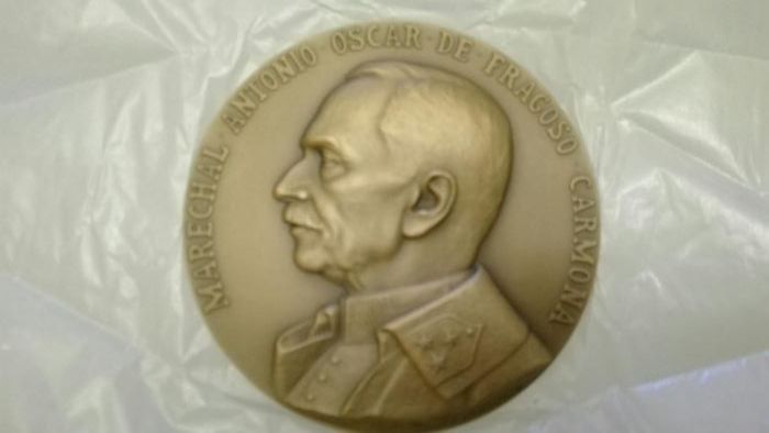 Medalha do centenário do nascimento do Marechal Carmona