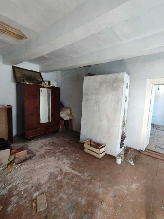 Цегляний будинок під реконструкцію.