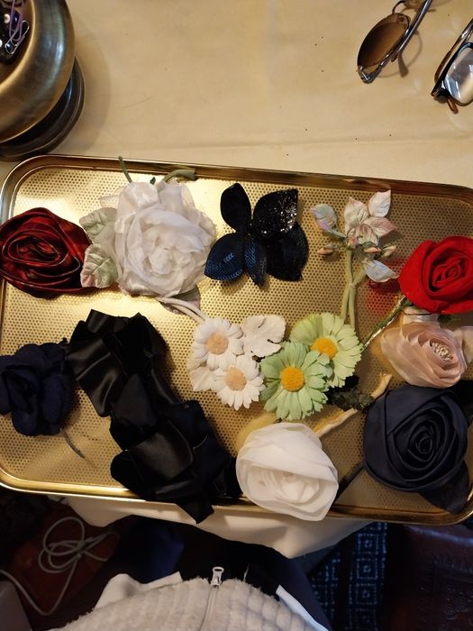 Flores de lapela antigas feitas a mão