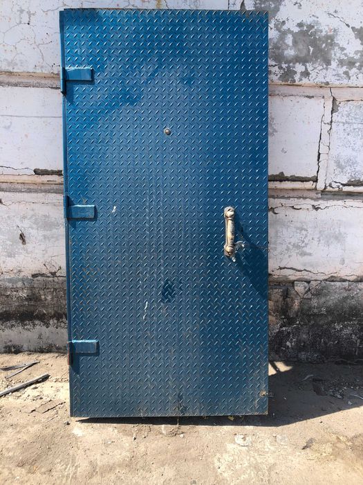 Дверь входная уличная металическая