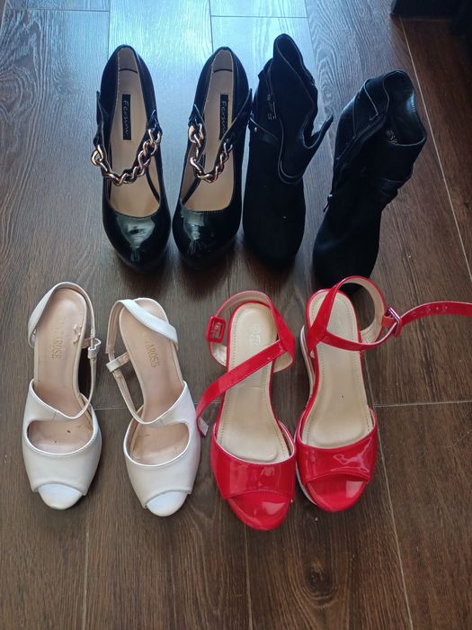 Туфлі, босоніжки