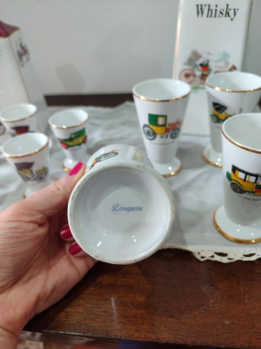Conjunto de garrafas e copos da Louçarte