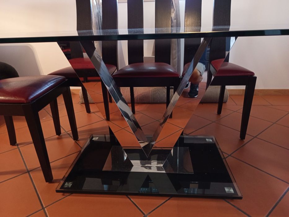 Vendo mesa e cadeiras