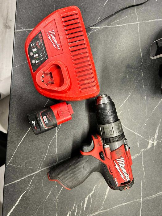 OKAZJA! Milwaukee M12 CDD – wkrętarka + akumulator 2Ah + ładowarka