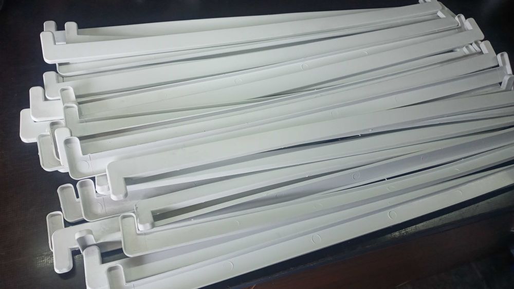 Заглушка подоконника двусторонняя белая