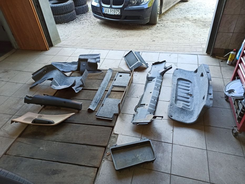 Tapicerki boczki plastiki bagażnika BMW E46 Cabrio