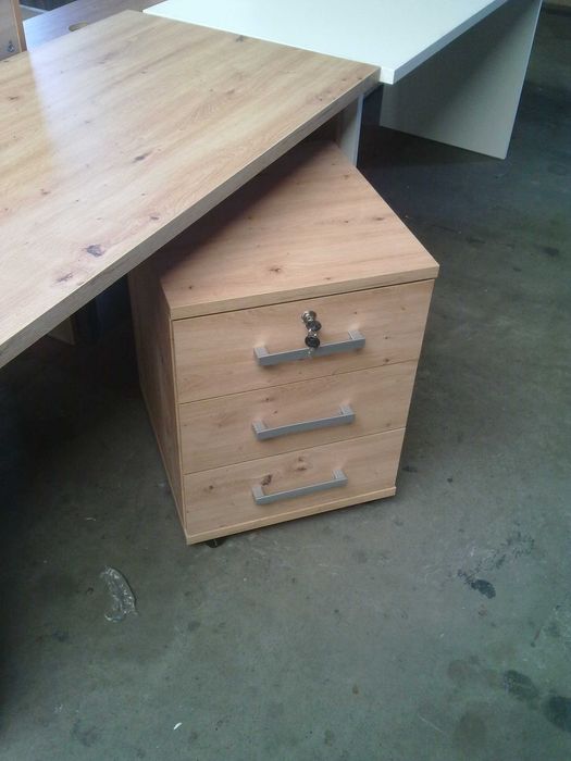Biurko z kontenerkiem (dąb artisan) Nowe