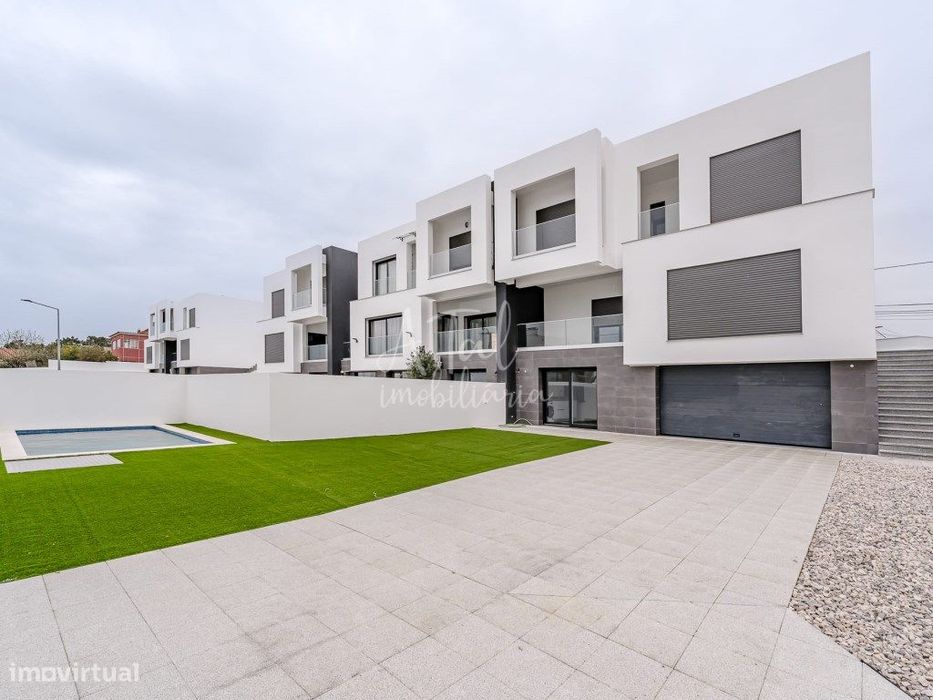 Moradia Geminada T4 Piscina Vale de Milhaços/Corroios