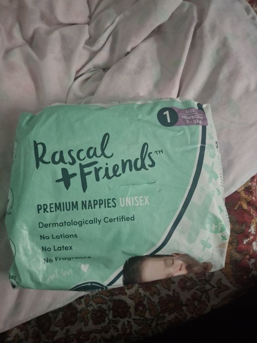 Продам памперси 1 (2 вида  для немовлят ) недорого