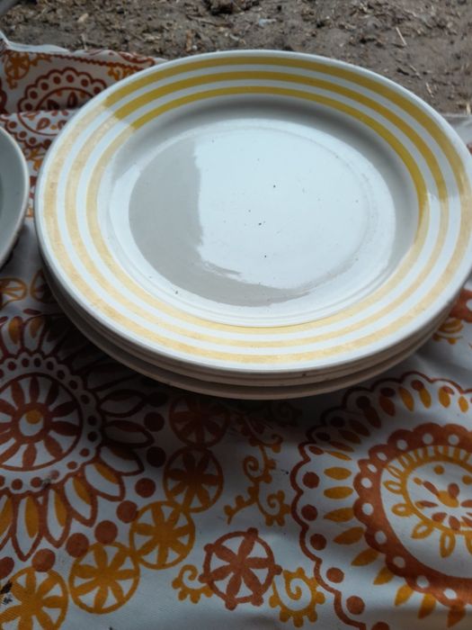 Посуда тарілки стакани хлібниці інше