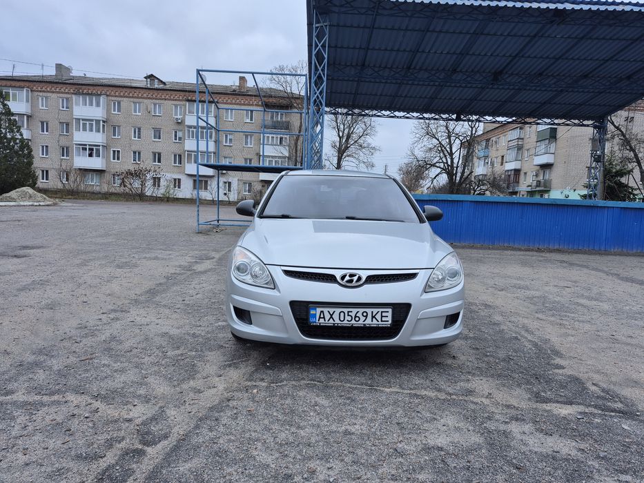 Продам Хюндай І30 в отличном состоянии. Во вложениях не нуждается абсолютно. То технике отлично. 1.4 бензин очень экономичный. Визуально ровный красивый. Без рыжиков. Свет на линзах очень яркий. Тонированная вкруг с лобовым. Любой вид оформления. Торг при осмотре
