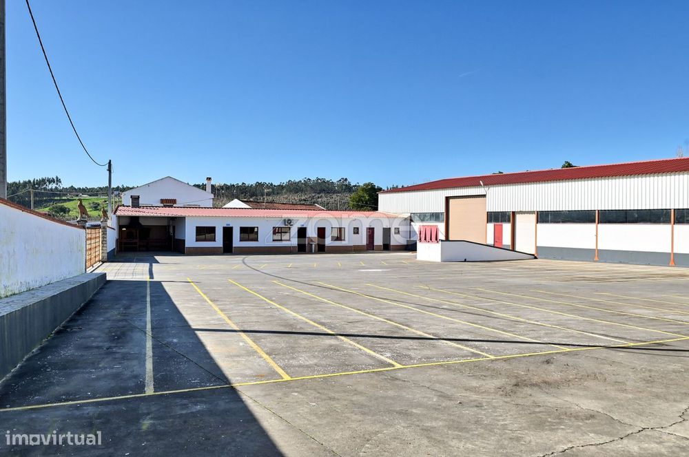 Terreno e Armazém Maxial