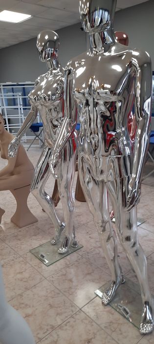 Manequins, bustos e expositores para lojas