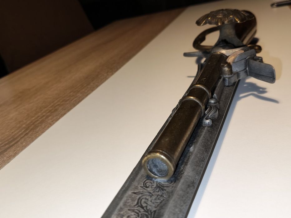 Adaga/pistola replica de decoração (não funciona é só para decoração)