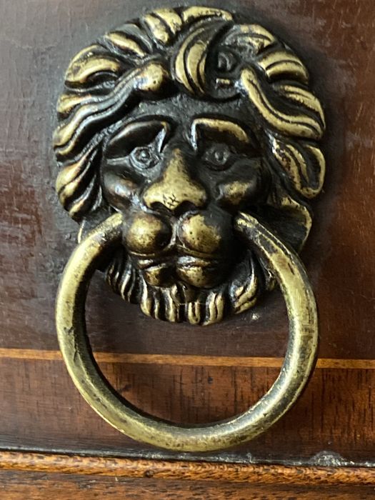 Aparador de estilo neoclassico, Georgiano.