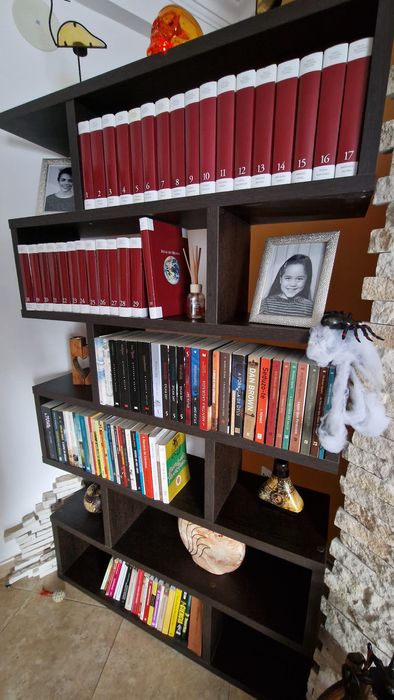 Estante para livros.