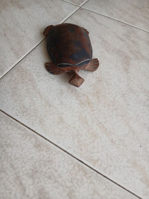 Tartarugas em madeira