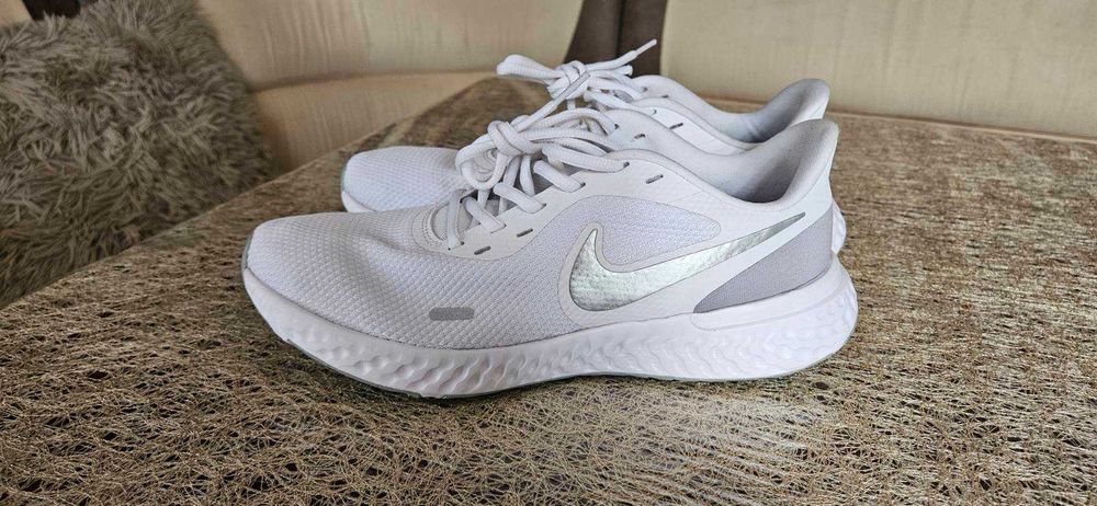 кросівки жіночі Nike оригінал р.40-41