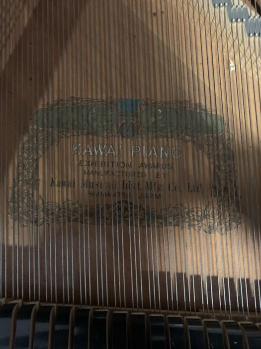 Piano Kawai de Cauda