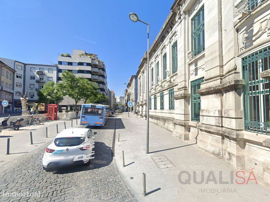 Apartamento T1 com varanda em prédio novo no centro histórico de Br...