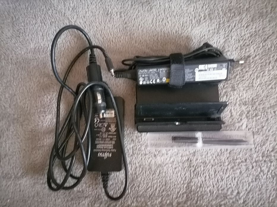 Fujitsu Stylistic WIN 10 AMD RADEON  i5 USB HDMI 4GB 128GB SSD LTE WIF