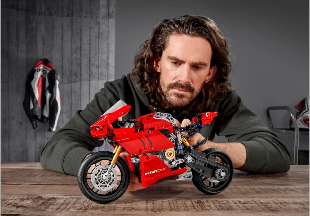 Lego Ducati Ducati Panigale V4 R

S