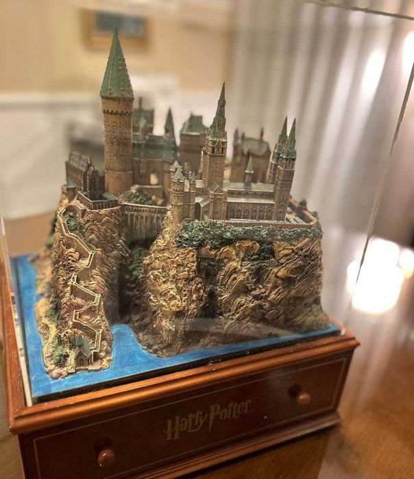 Harry Potter - Castelo de Hogwarts com DVD para colecionadores