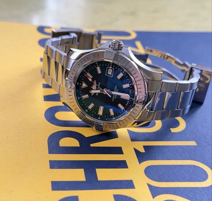 Оригінальний годинник Breitling Avenger automatic 43