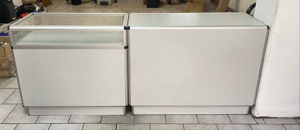 Lada sklepowa witryna półki sklepowe regał blat