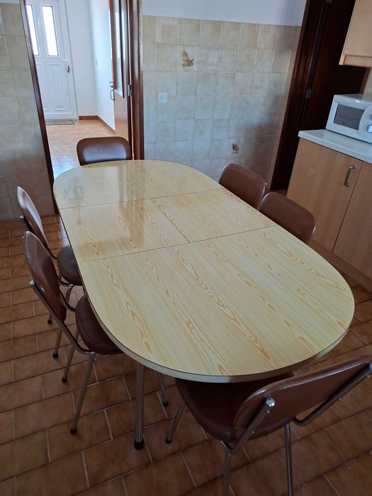 Mesa extensível com 6 cadeiras