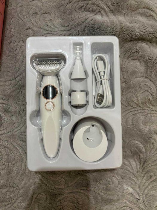 Жіноча бритва «3 в 1» для обличчя та тіла.