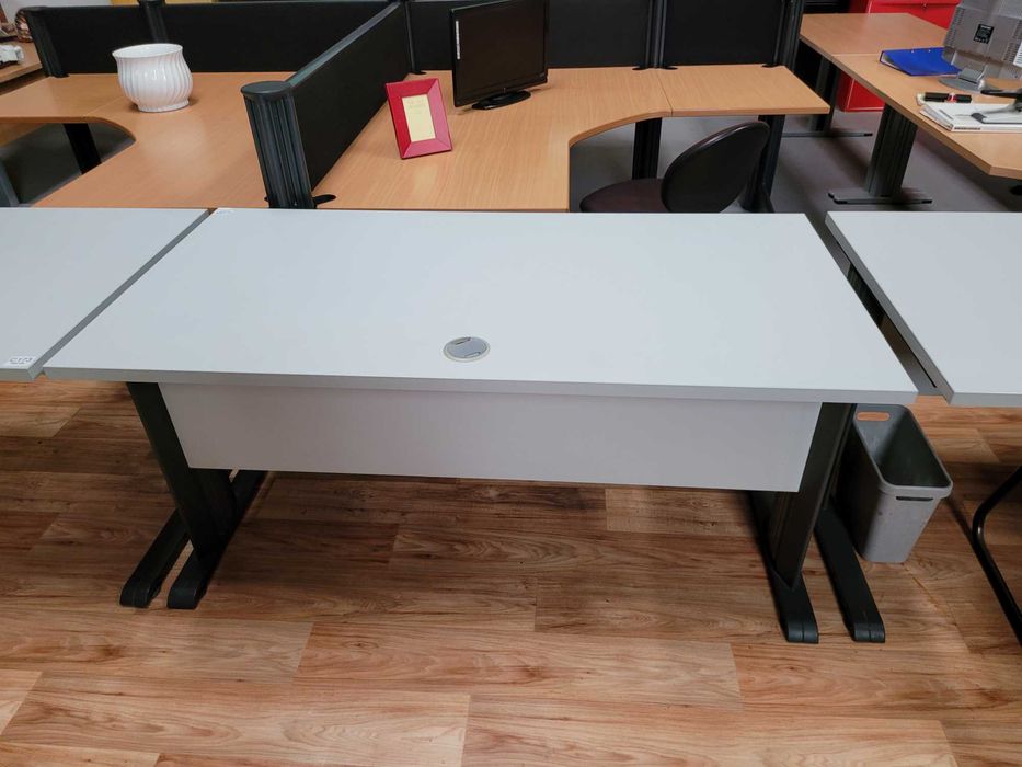 Individual Desks – Very Good Overall Condition – Unit Price64584277744385123