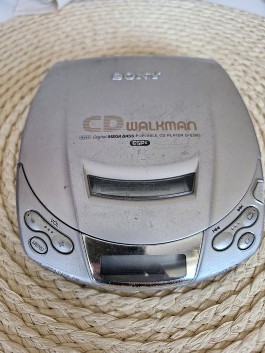CD walkman sony D-E200