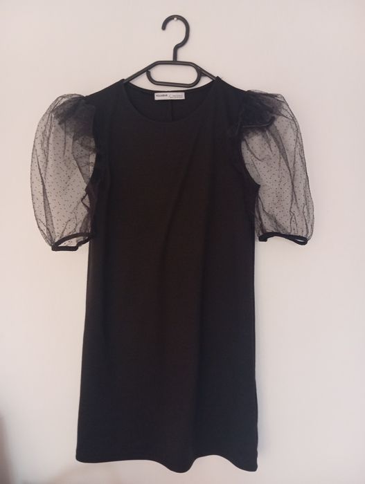 Czarna sukienka z tiulowymi rękawami XS Pull&Bear
