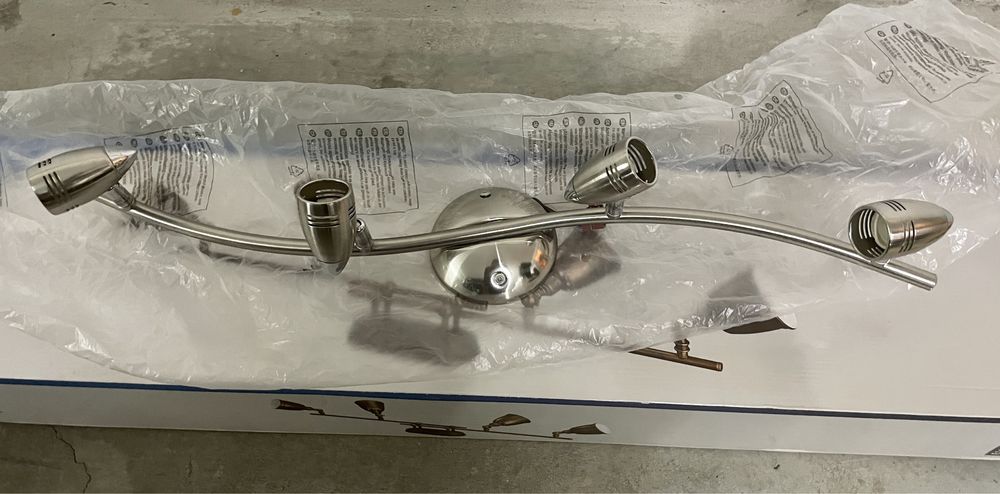Candeeiro de tecto 4 lampadas novo
