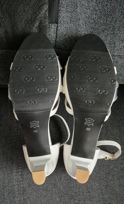 Buty na obcasie białe