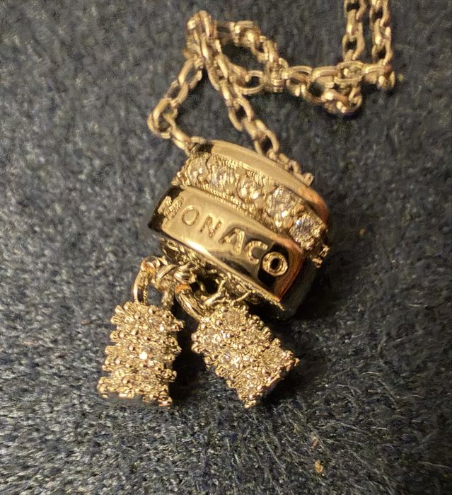 Naszyjnik ściągany krzyżyk malinowy APM Monaco