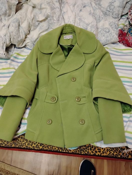 Жіноче пальто 44 розмір салатове