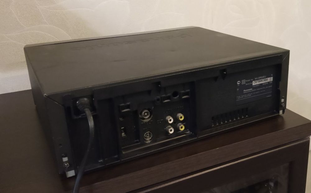 Видеомагнитофон Panasonic SR-55. Модель NV-SR55EU.