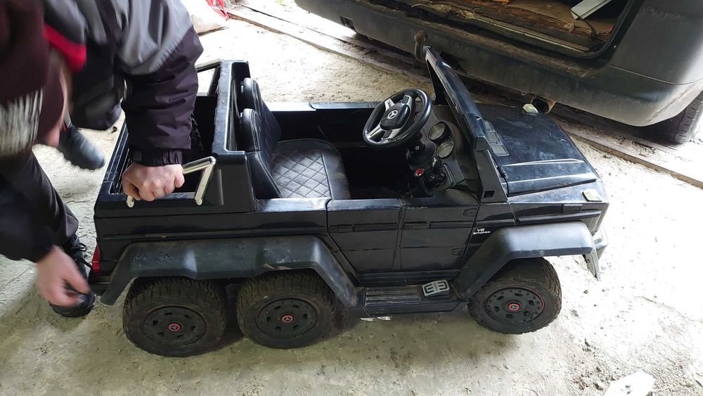 Mercedes-Benz G63 AMG 6WD з заднім батьківським сидінням без акб