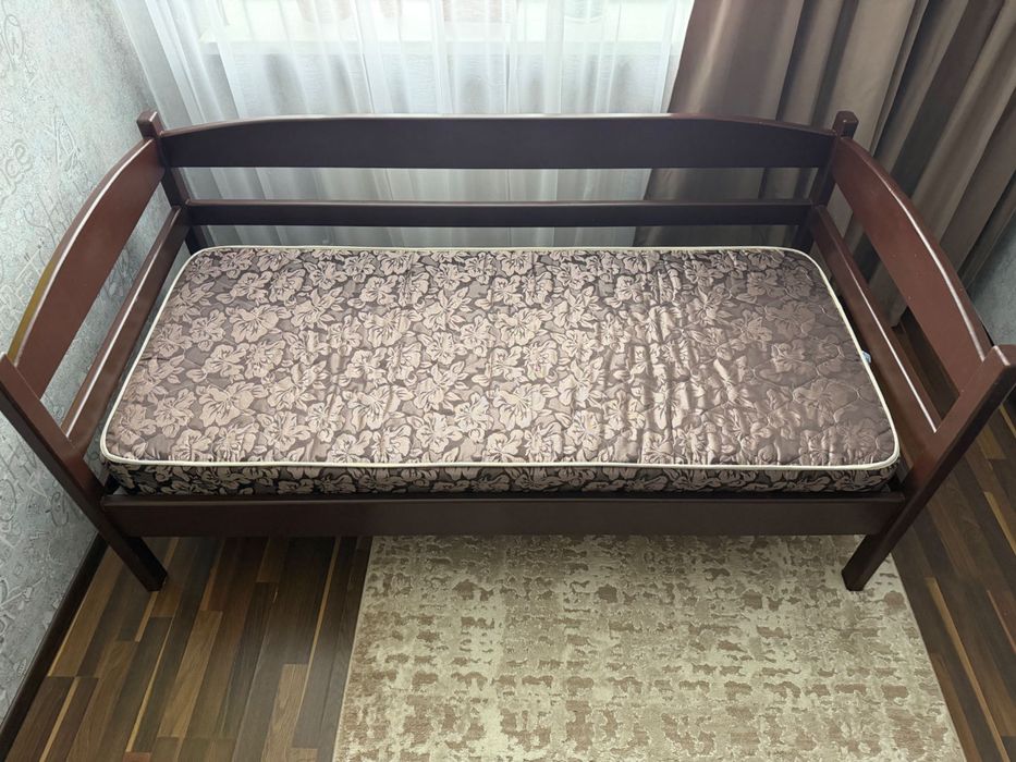 Продам деревʼяні ліжка
