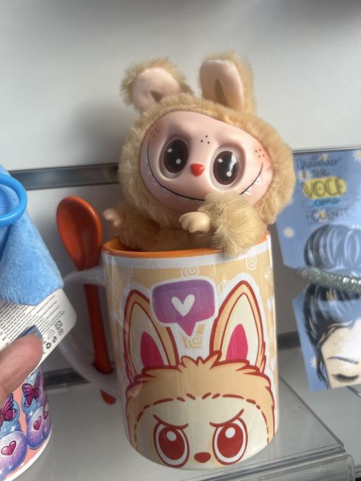 Caneca com peluche