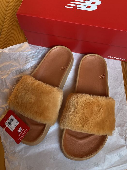 Слайдери New Balance 200 Fuzzies