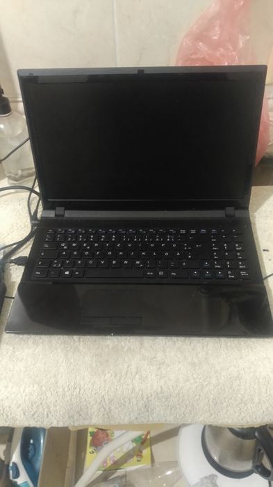 Ноутбук Notebook Computer Clevo VCM.  W251CZ з дефектом екрана