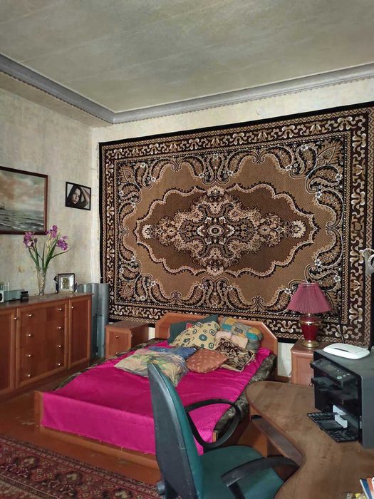 Продам 5-ком квартиру 170 м2, ул. Дмитриевская, 2 этаж, жилое сост, можно под офис)