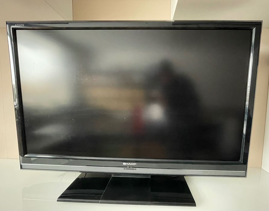 Telewizor SHARP 46 cali LCD, b.dobry, pilot w zestawie
